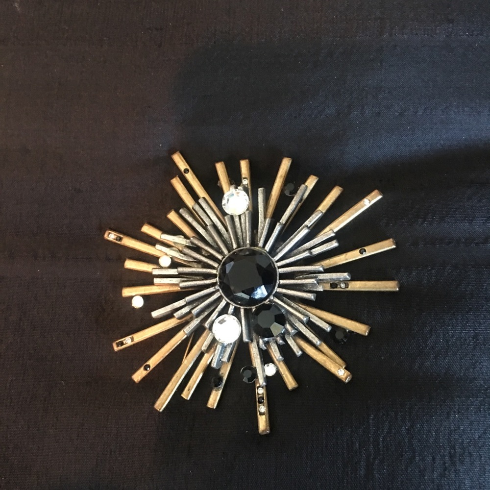 Stunning brooch